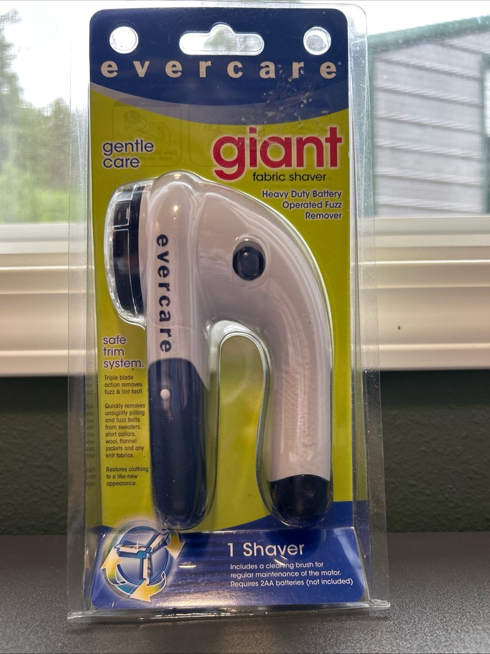Evercare Giant Fabric Shaver Gentle Safe Triple Action Lint Pilling Fuzz Remover